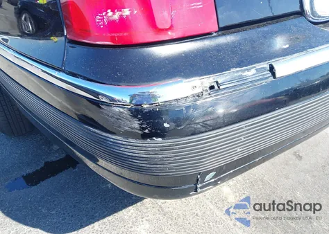 2001 Lincoln Town Car Executive from USA, damaged, VIN 1LNHM84W11Y632590